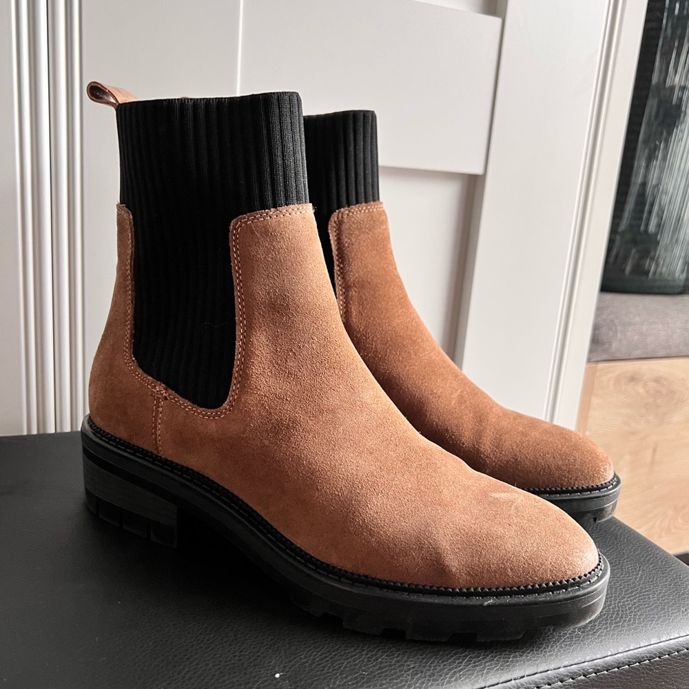 Linz’s dolce vita boots